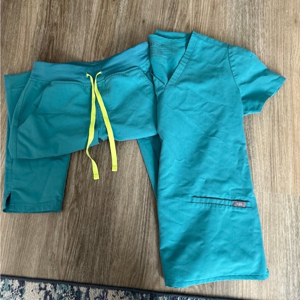Women’s scrub set figs